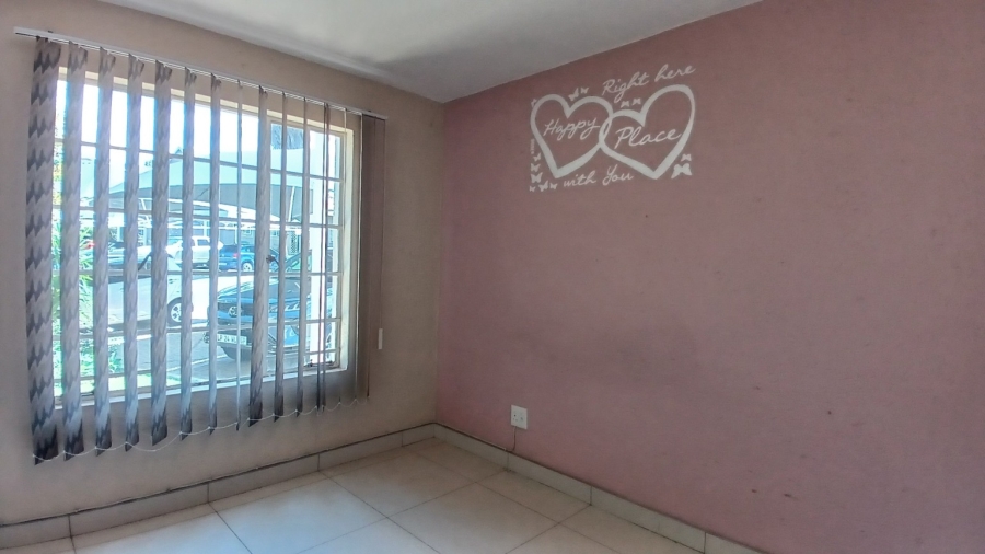 2 Bedroom Property for Sale in Bassonia Rock Gauteng