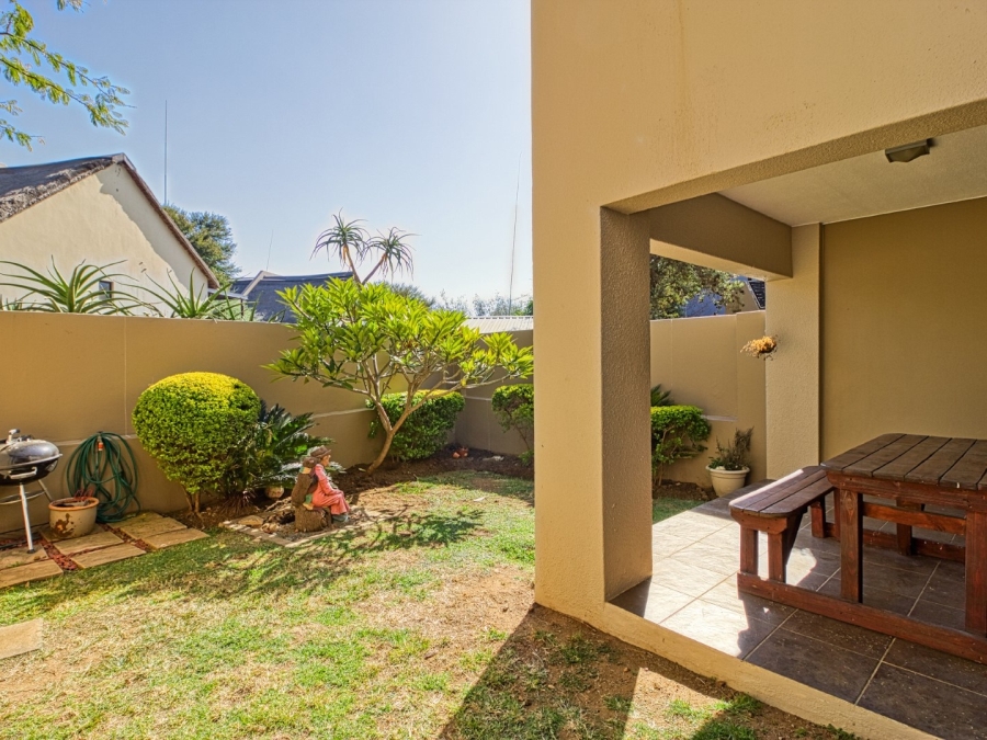 To Let 1 Bedroom Property for Rent in Douglasdale Gauteng