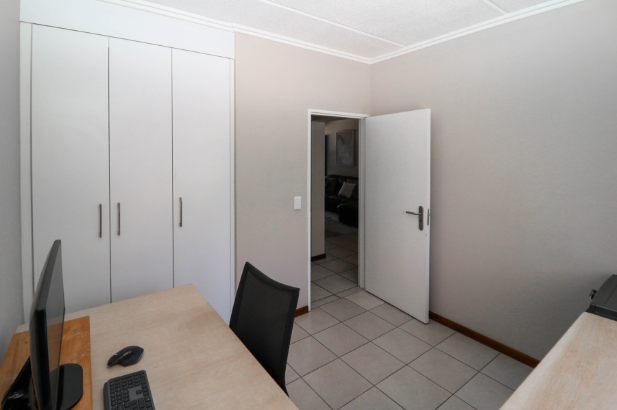 To Let 2 Bedroom Property for Rent in Lonehill Gauteng