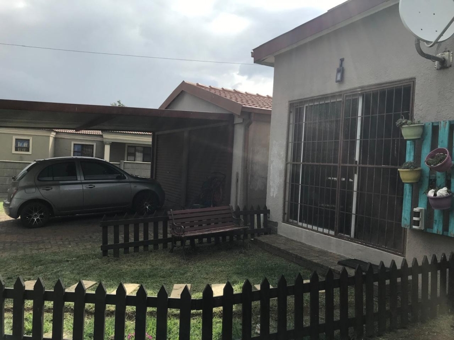 4 Bedroom Property for Sale in Witpoortjie Gauteng