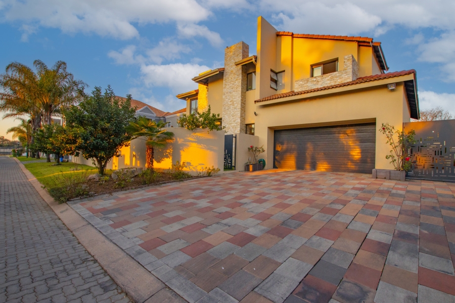 4 Bedroom Property for Sale in Woodmead Gauteng