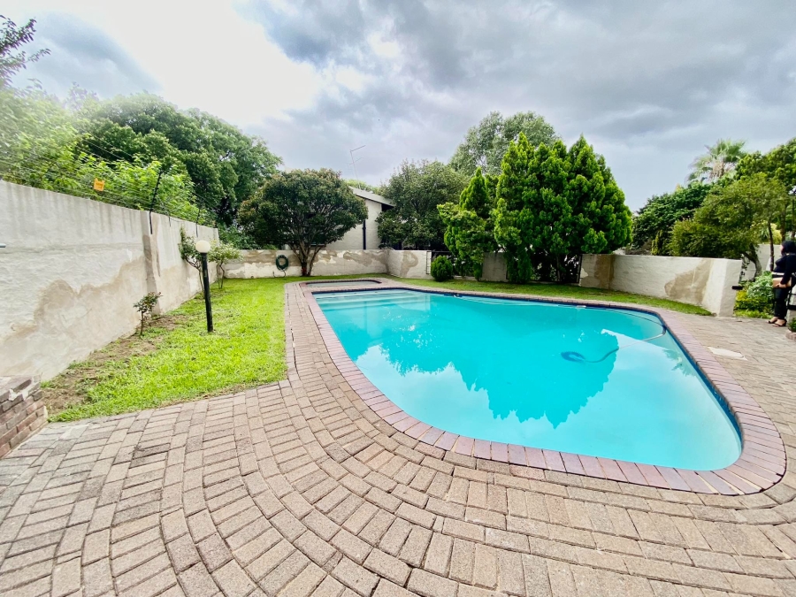 To Let 2 Bedroom Property for Rent in Sandton Central Gauteng