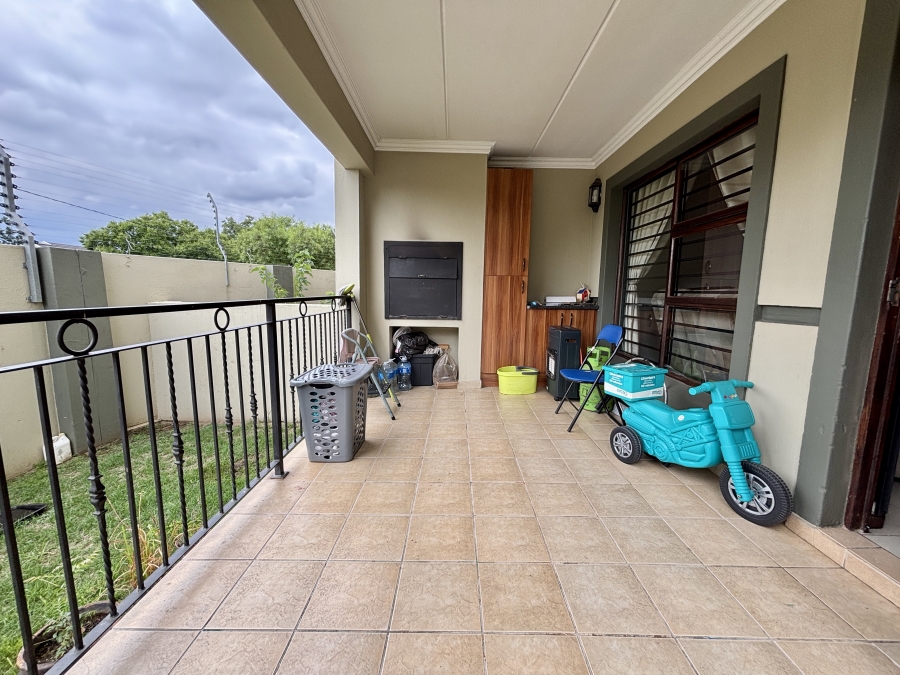 To Let 3 Bedroom Property for Rent in Barbeque Downs Gauteng