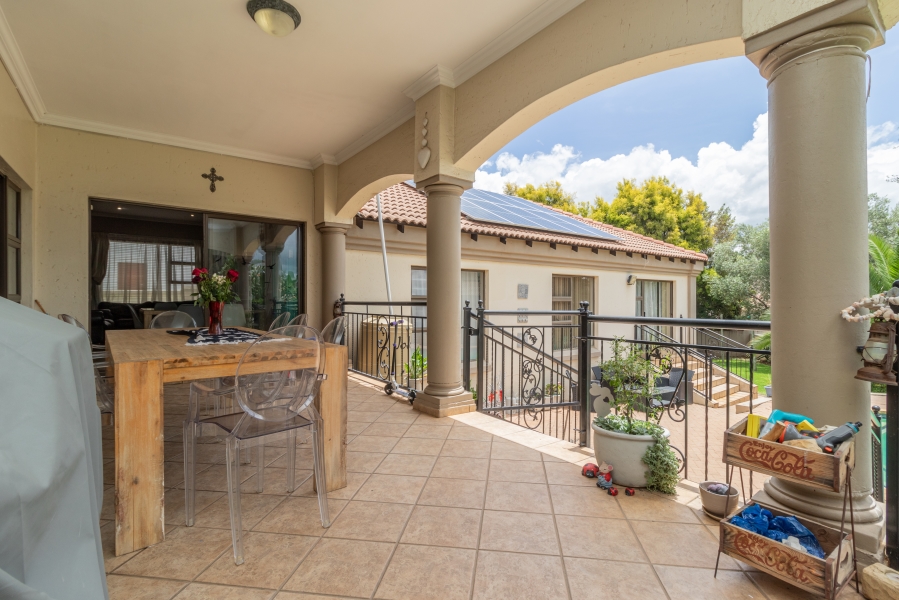 4 Bedroom Property for Sale in Ruimsig Noord Gauteng