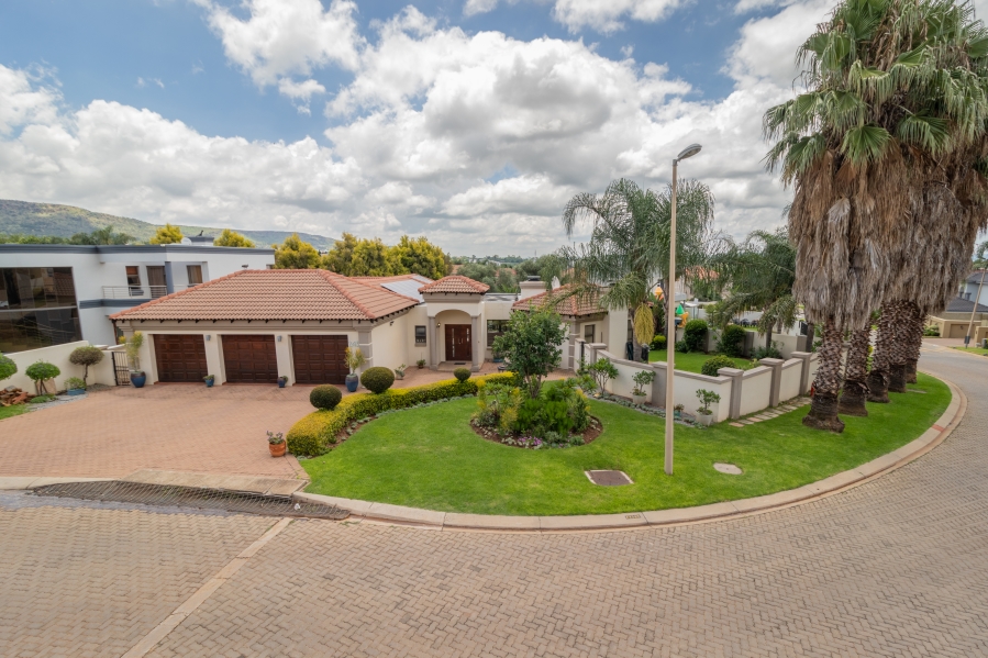 4 Bedroom Property for Sale in Ruimsig Noord Gauteng