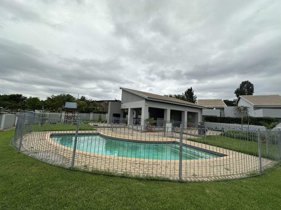 To Let 2 Bedroom Property for Rent in Broadacres Gauteng