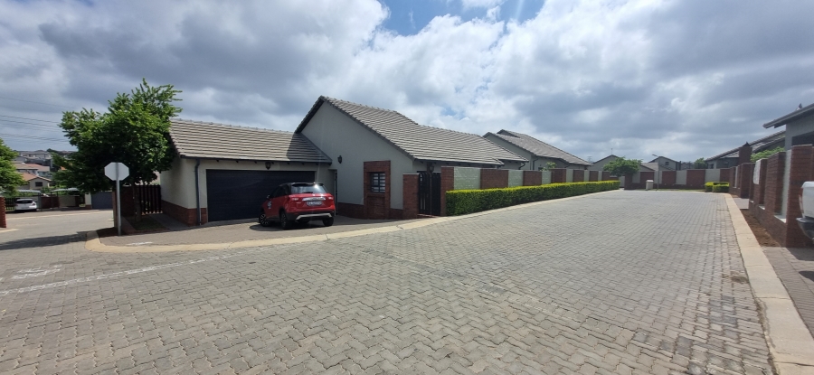 3 Bedroom Property for Sale in Amberfield Gauteng