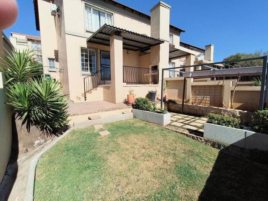 2 Bedroom Property for Sale in La Montagne Gauteng