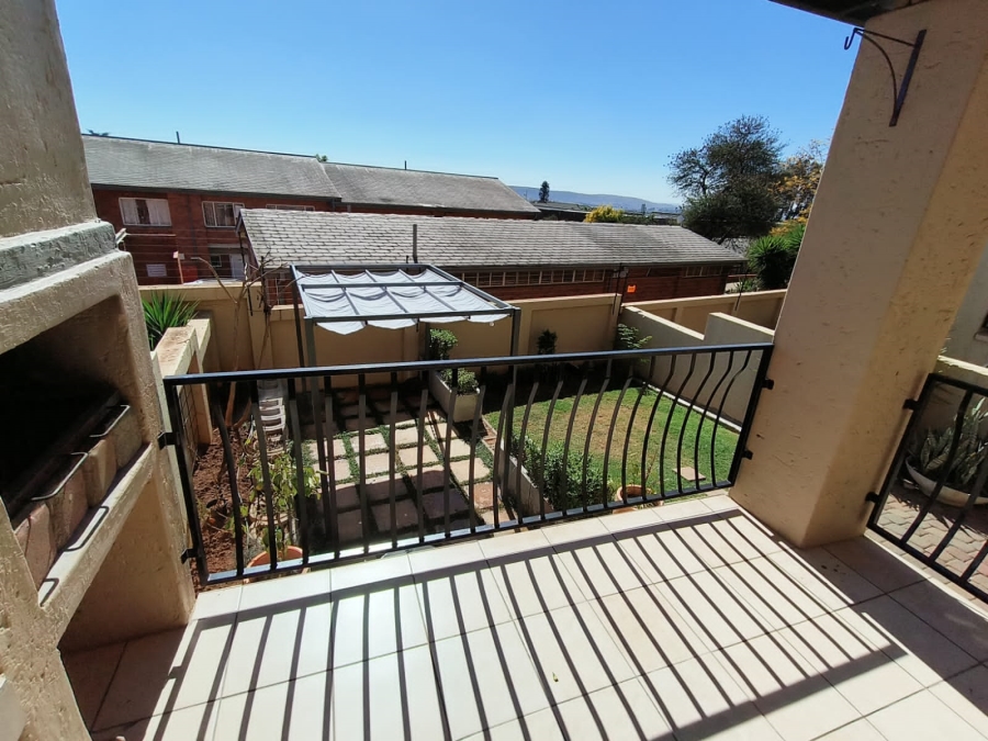 2 Bedroom Property for Sale in La Montagne Gauteng