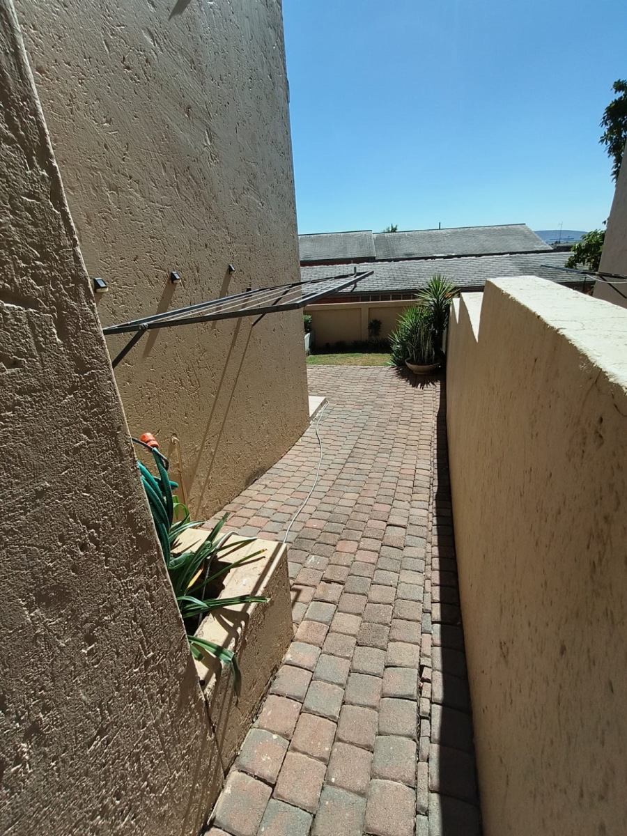 2 Bedroom Property for Sale in La Montagne Gauteng