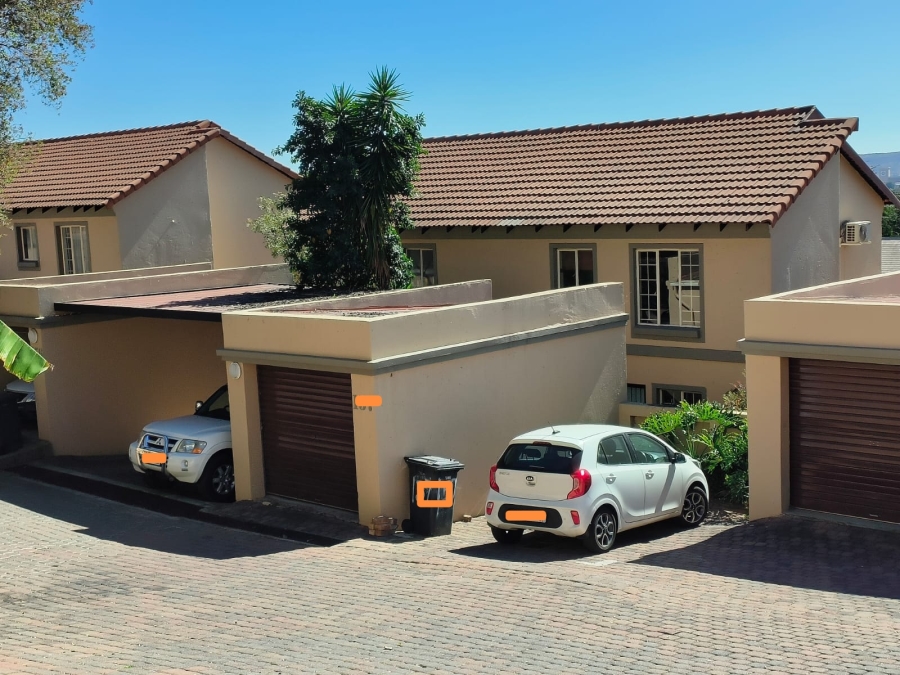 2 Bedroom Property for Sale in La Montagne Gauteng