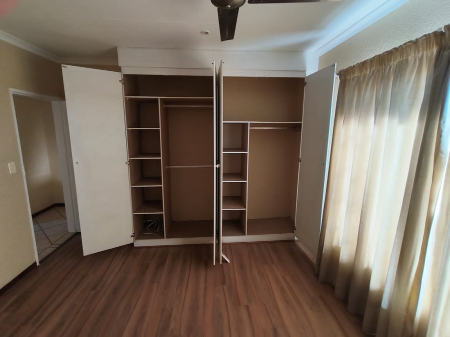 2 Bedroom Property for Sale in La Montagne Gauteng