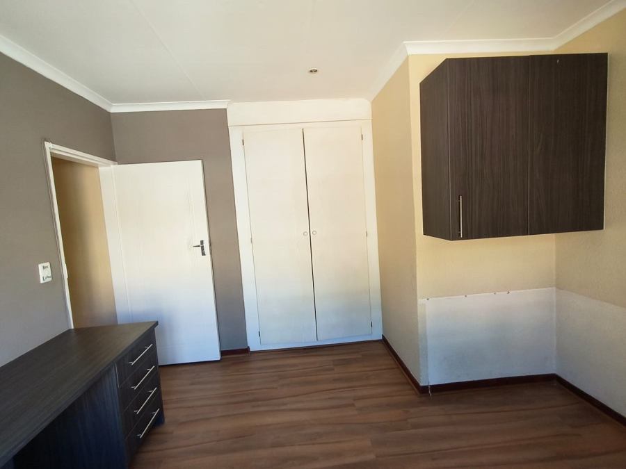 2 Bedroom Property for Sale in La Montagne Gauteng