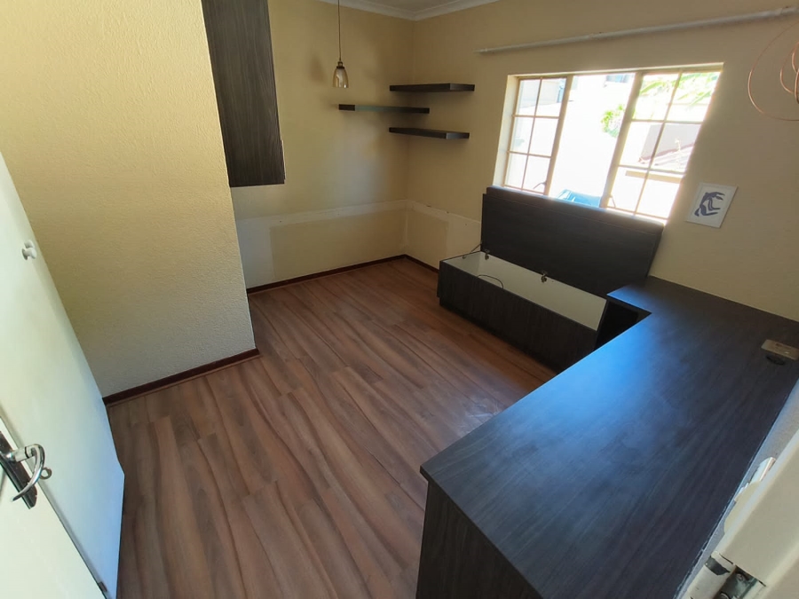 2 Bedroom Property for Sale in La Montagne Gauteng