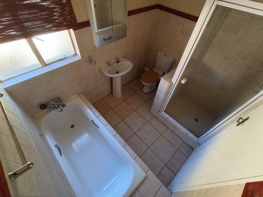 2 Bedroom Property for Sale in La Montagne Gauteng