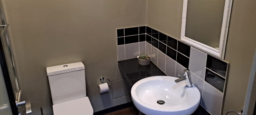 To Let 2 Bedroom Property for Rent in Rosebank Gauteng