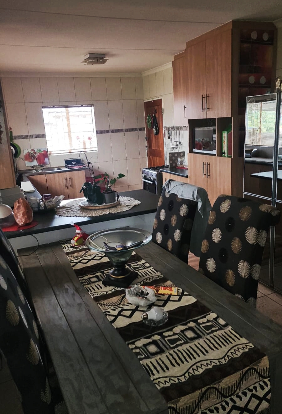 To Let 4 Bedroom Property for Rent in Lewisham Gauteng