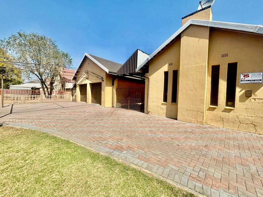 4 Bedroom Property for Sale in Vanderbijlpark SE 7 Gauteng