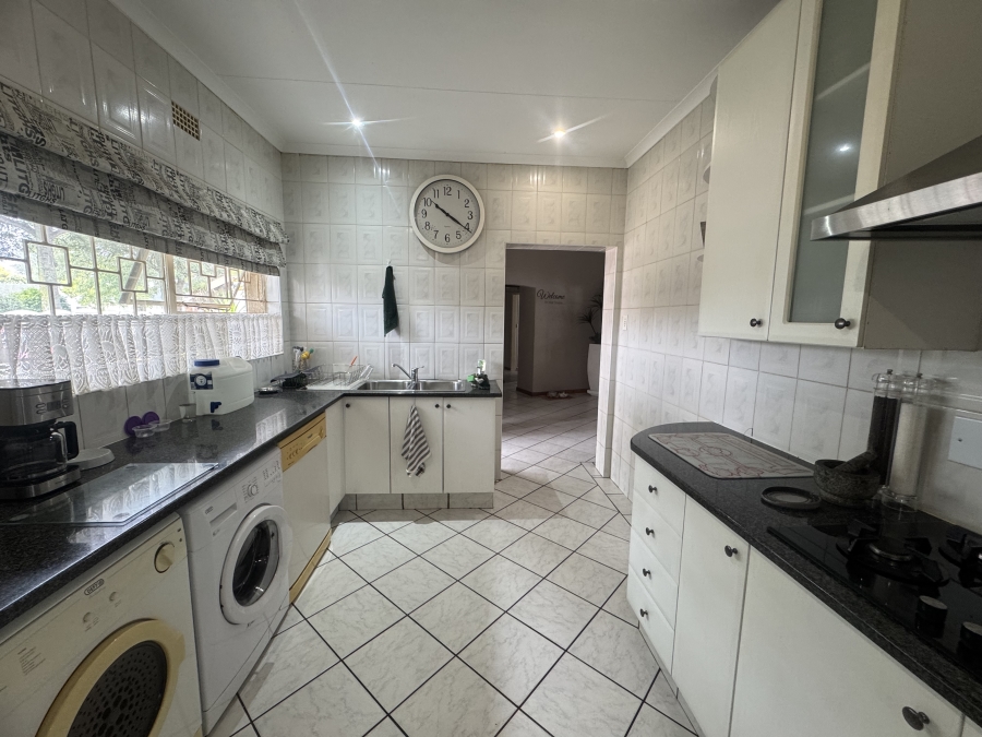 5 Bedroom Property for Sale in Selcourt Gauteng