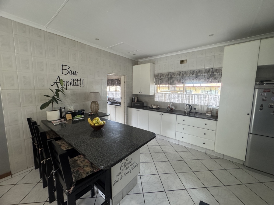 5 Bedroom Property for Sale in Selcourt Gauteng