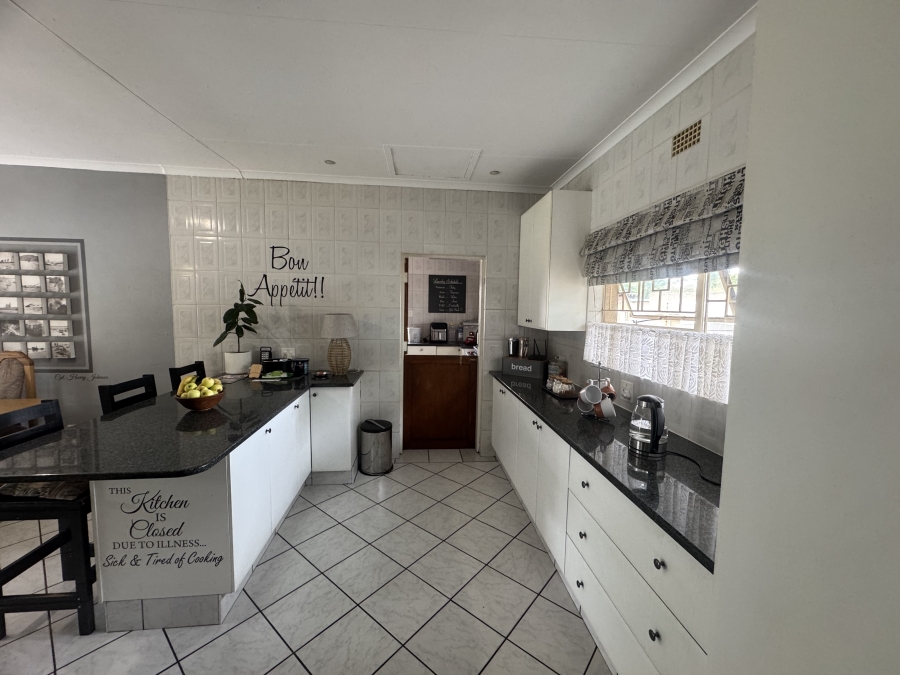 5 Bedroom Property for Sale in Selcourt Gauteng