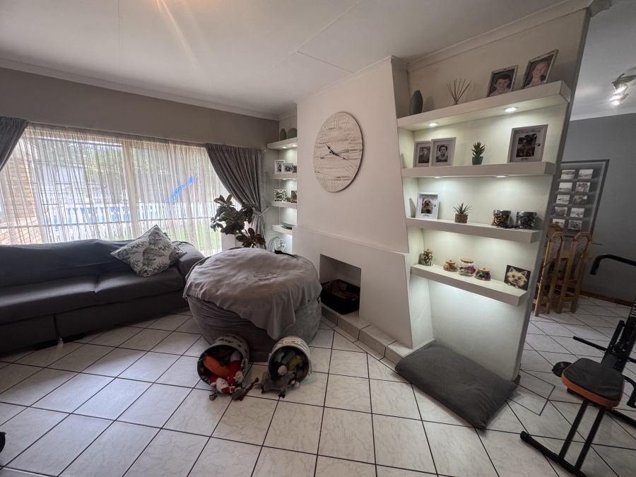 5 Bedroom Property for Sale in Selcourt Gauteng