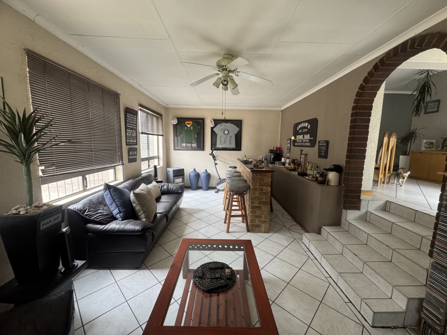 5 Bedroom Property for Sale in Selcourt Gauteng