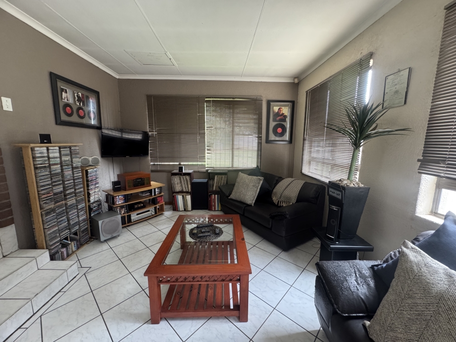 5 Bedroom Property for Sale in Selcourt Gauteng