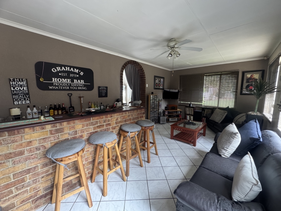 5 Bedroom Property for Sale in Selcourt Gauteng