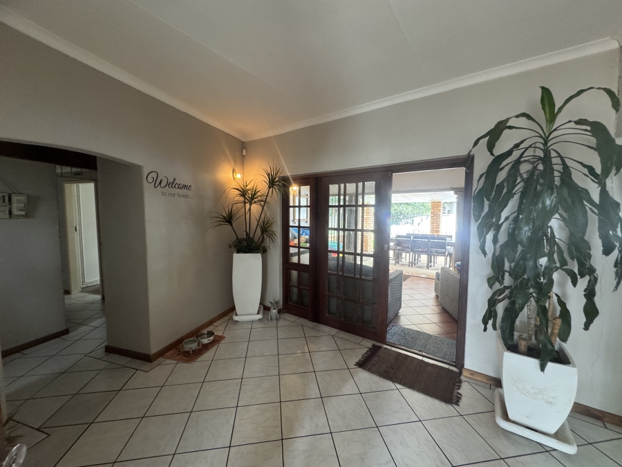 5 Bedroom Property for Sale in Selcourt Gauteng