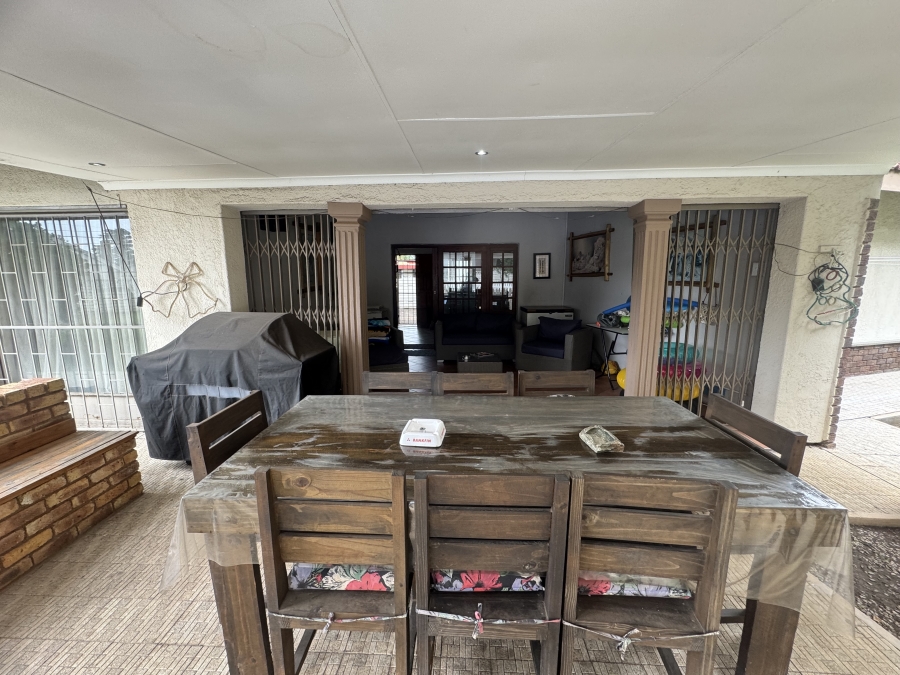 5 Bedroom Property for Sale in Selcourt Gauteng