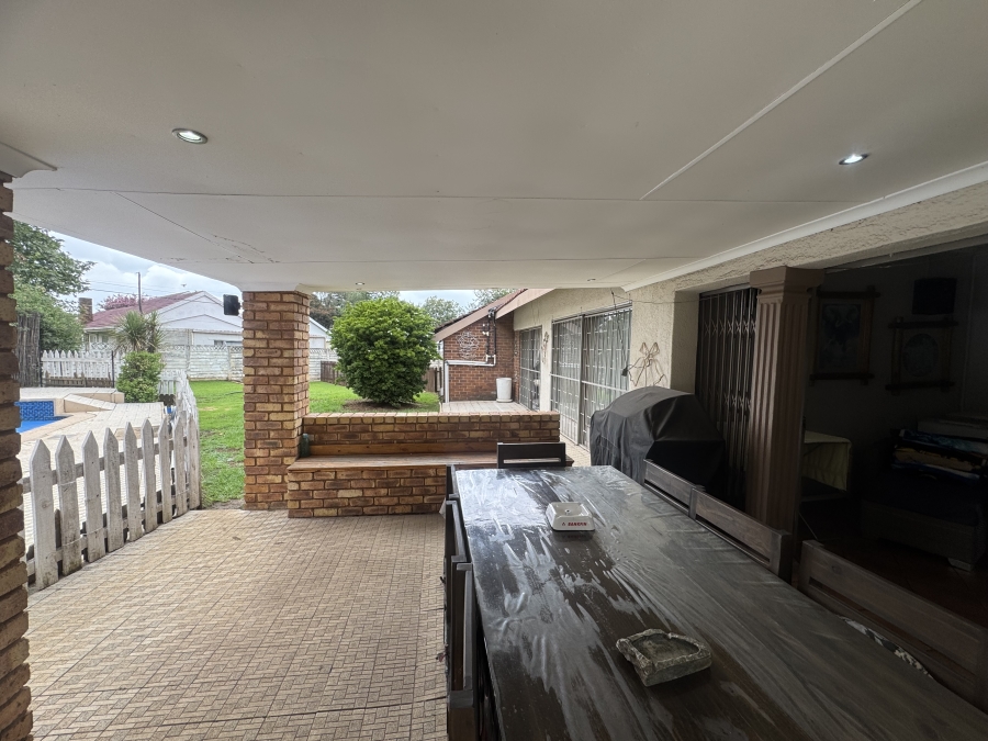 5 Bedroom Property for Sale in Selcourt Gauteng