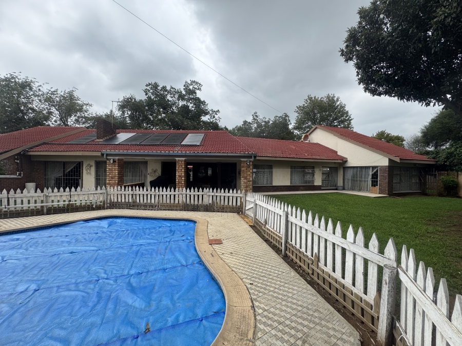 5 Bedroom Property for Sale in Selcourt Gauteng