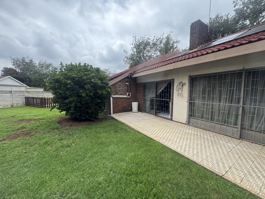 5 Bedroom Property for Sale in Selcourt Gauteng