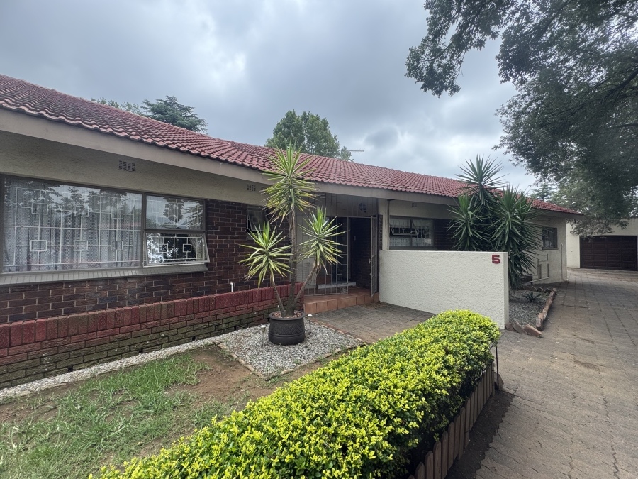 5 Bedroom Property for Sale in Selcourt Gauteng