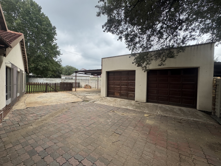 5 Bedroom Property for Sale in Selcourt Gauteng