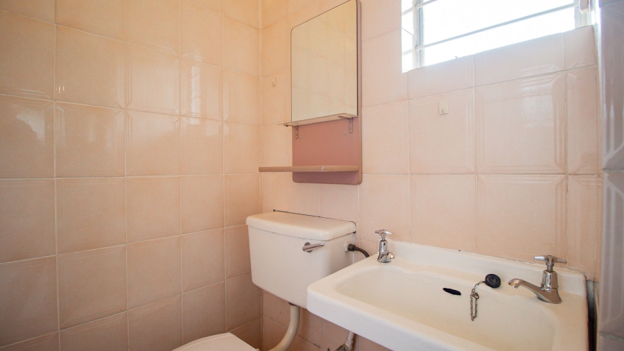 5 Bedroom Property for Sale in Parkhill Gardens Gauteng