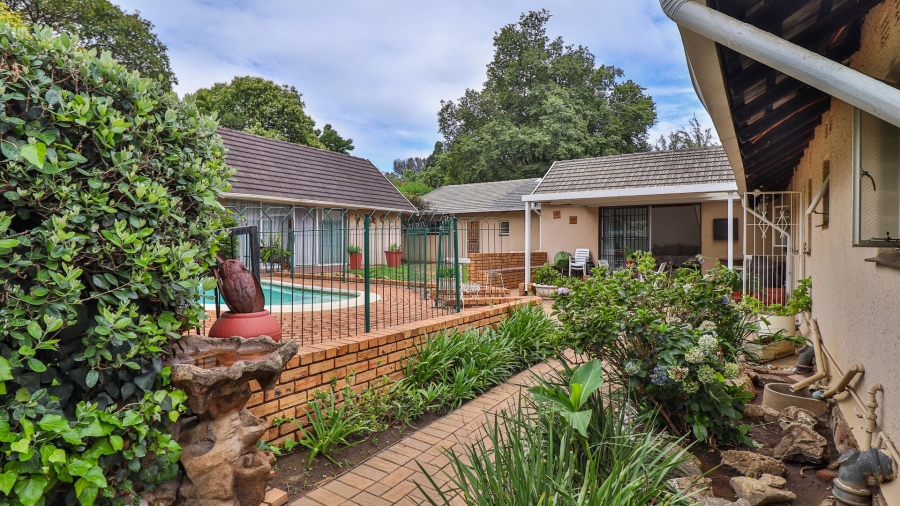 5 Bedroom Property for Sale in Parkhill Gardens Gauteng