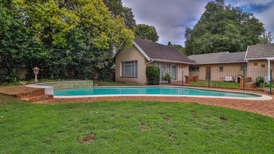 5 Bedroom Property for Sale in Parkhill Gardens Gauteng