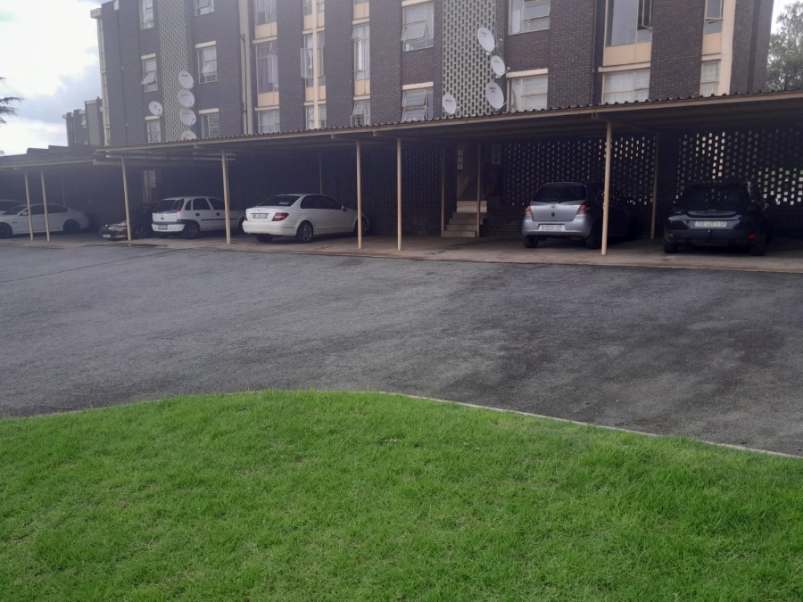 To Let 2 Bedroom Property for Rent in South Crest Gauteng