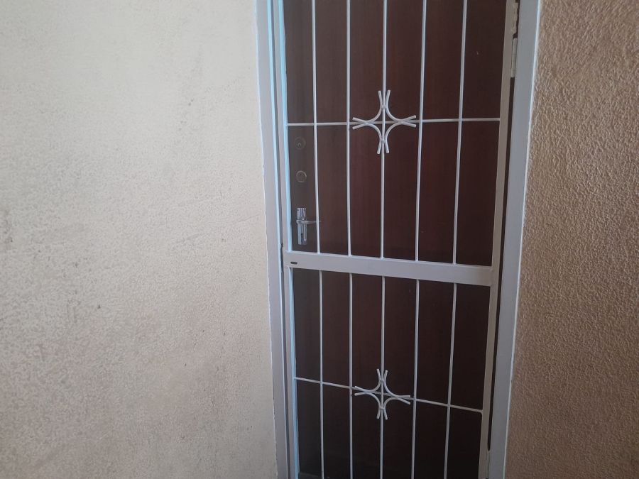 To Let 2 Bedroom Property for Rent in South Crest Gauteng