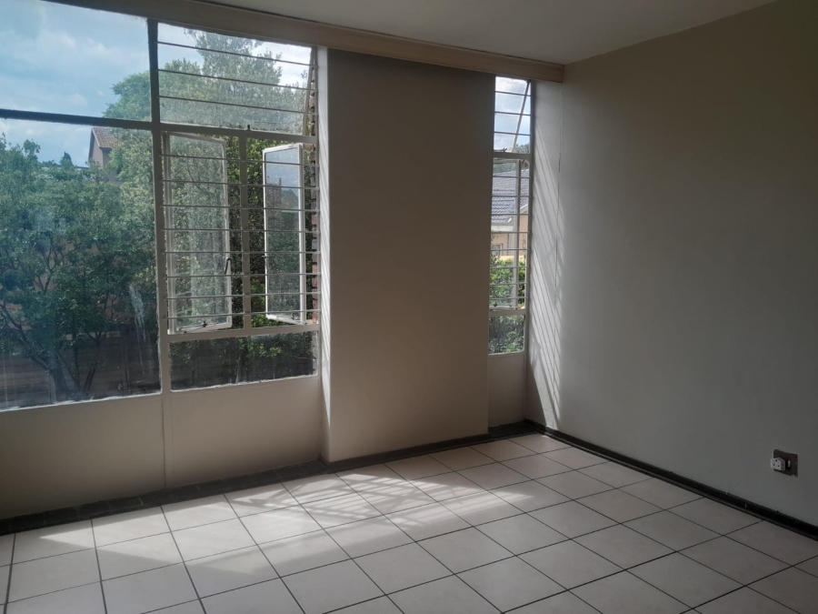 To Let 2 Bedroom Property for Rent in South Crest Gauteng