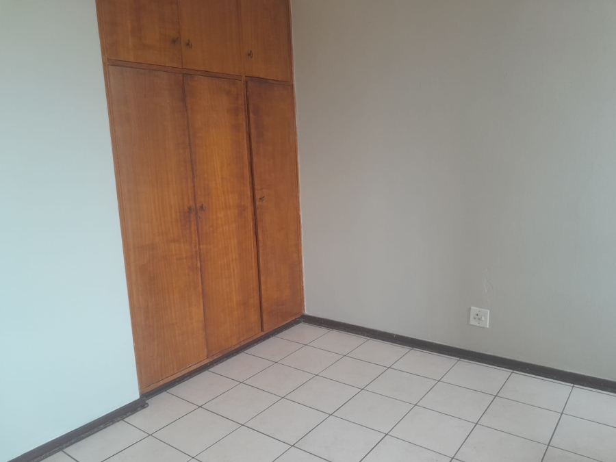 To Let 2 Bedroom Property for Rent in South Crest Gauteng