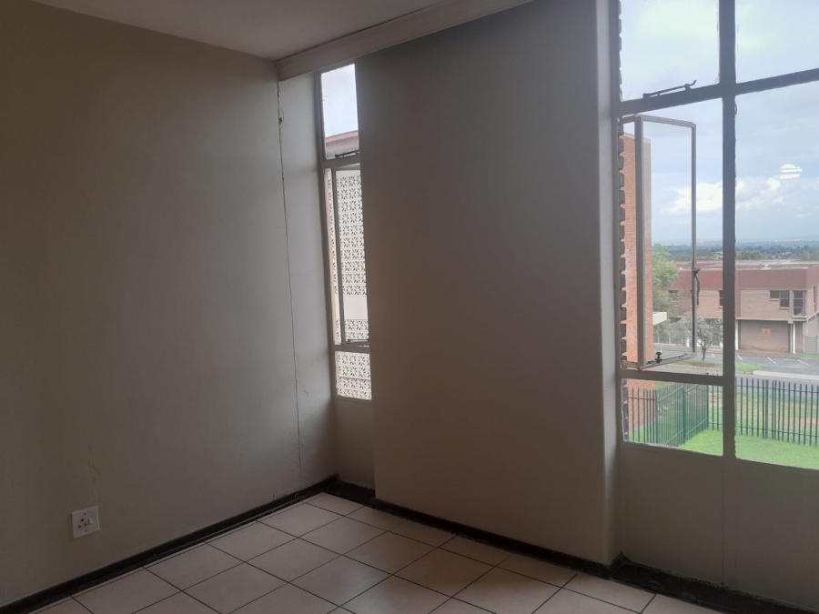 To Let 2 Bedroom Property for Rent in South Crest Gauteng