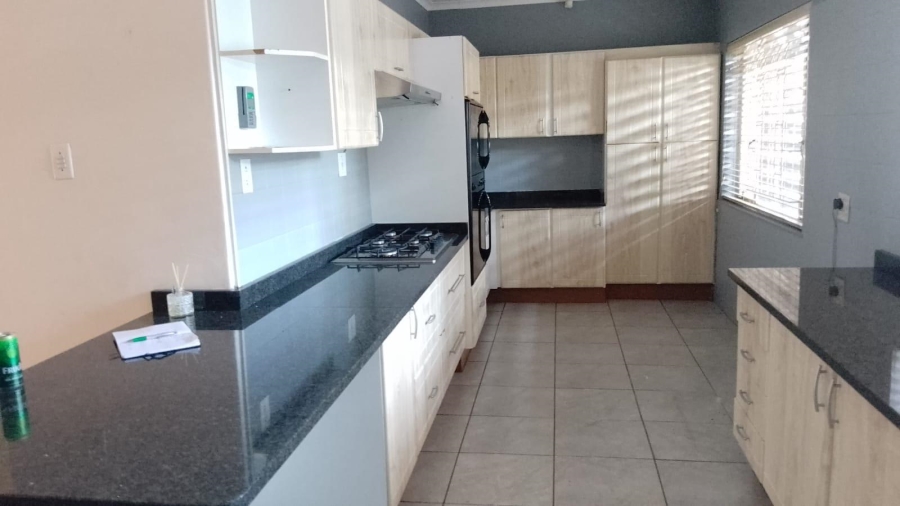 To Let 6 Bedroom Property for Rent in Wierda Park Gauteng