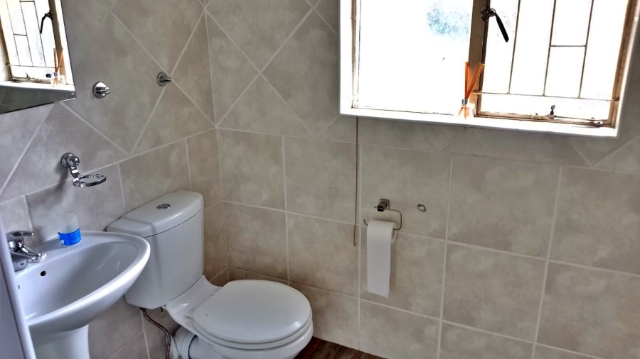 To Let 6 Bedroom Property for Rent in Wierda Park Gauteng