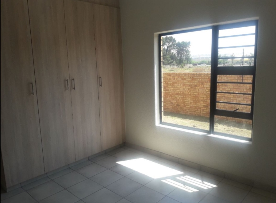 To Let 3 Bedroom Property for Rent in New Market Gauteng