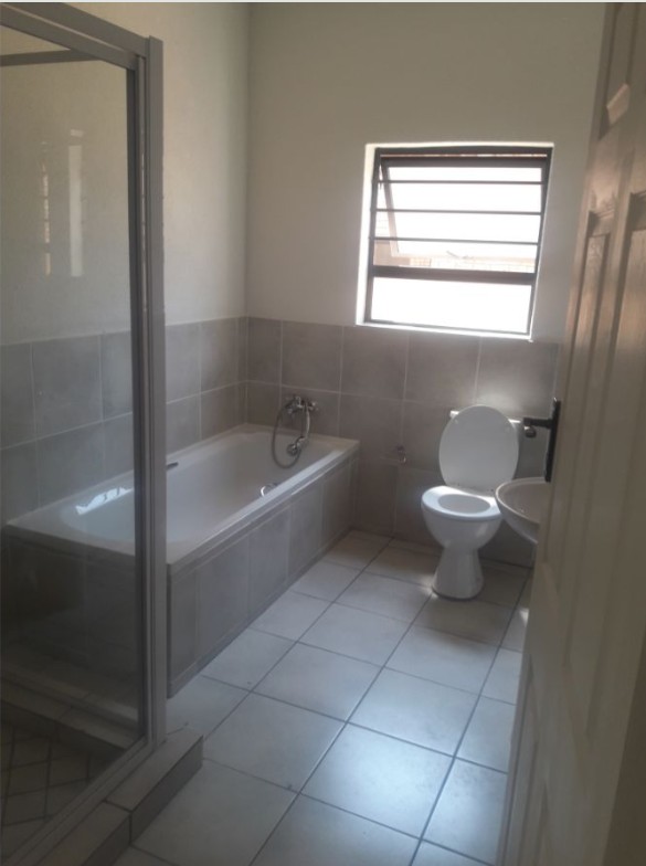 To Let 3 Bedroom Property for Rent in New Market Gauteng