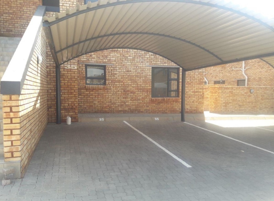 To Let 3 Bedroom Property for Rent in New Market Gauteng