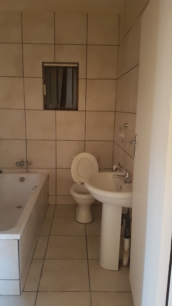 To Let 2 Bedroom Property for Rent in Dunnottar Gauteng